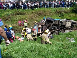 Camión aparentemente sin frenos dejó 4 heridos de gravedad en Tunja: Camión aparentemente sin frenos dejó 4 heridos de gravedad en Tunja Camión aparentemente sin frenos dejó 4 heridos de gravedad en Tunja: Camión aparentemente sin frenos dejó 4 heridos de gravedad en Tunja