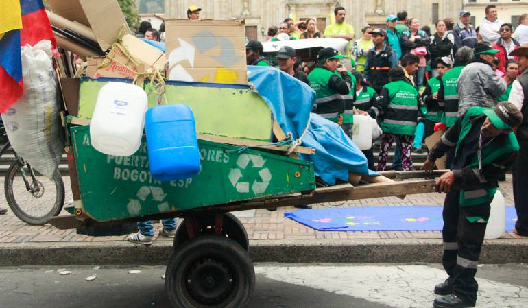Denuncian demoras en el pago a los recicladores de Bogotá