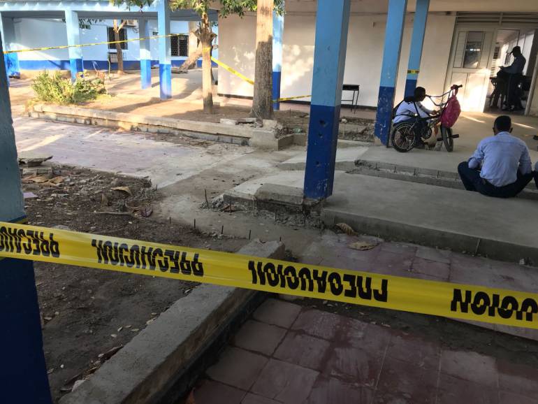 Colegio san felipe nery Olaya Herrera Cartagena: Colegio San Felipe Nery en Cartagena, se está cayendo: padres de familia