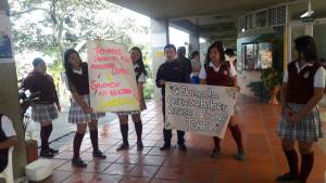 Caracol Radio Armenia originó la emisión de noticias desde el colegio Oficial Caracol Radio Armenia originó la emisión de noticias desde el colegio Oficial