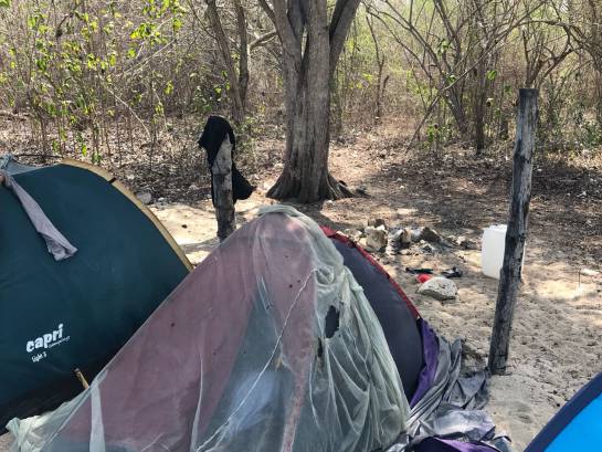 Playa Blanca cerrada: 'Hippielandia': Turistas que viven meses en carpas en las playas de Barú Playa Blanca cerrada: 'Hippielandia': Turistas que viven meses en carpas en las playas de Barú