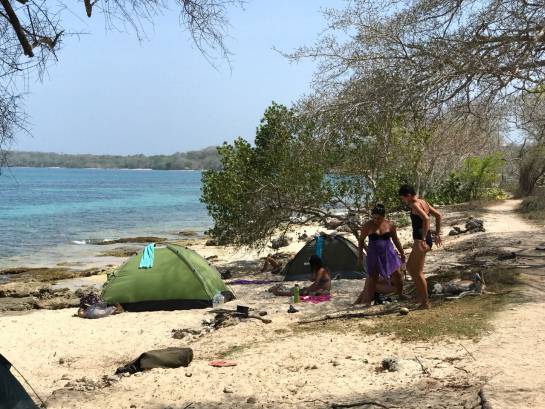 Playa Blanca cerrada: 'Hippielandia': Turistas que viven meses en carpas en las playas de Barú Playa Blanca cerrada: 'Hippielandia': Turistas que viven meses en carpas en las playas de Barú