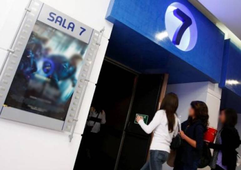 Mujer denuncia haber sido espiada en el baño de un cine en Cartagena: Mujer denuncia haber sido espiada en el baño de un cine en Cartagena