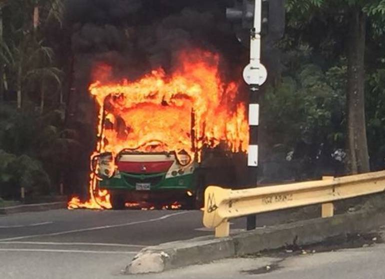Alias, Juancito, bus, quemado, Calasanz: Alias Juancito también deberá responder por bus quemado en Calasanz