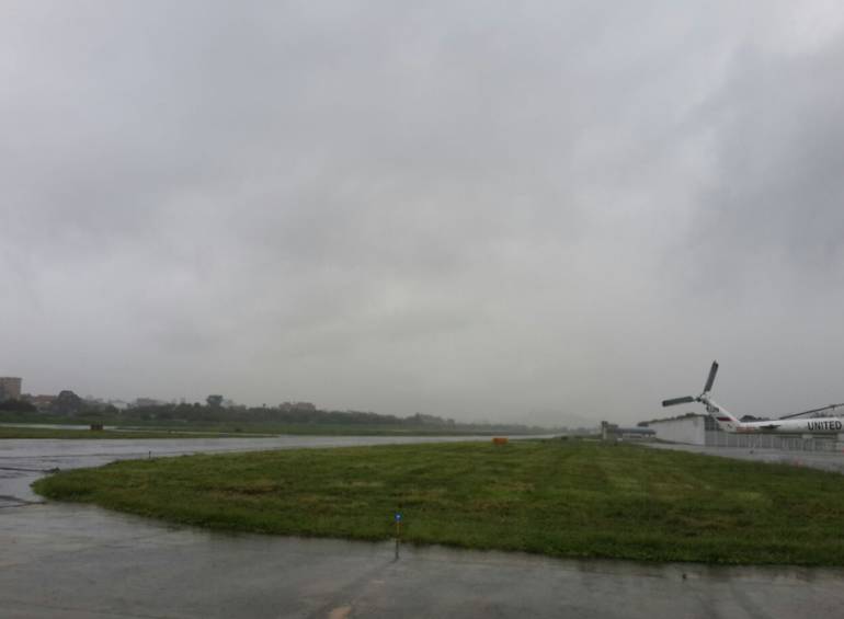 Cerradas, operaciones, aeropuerto, Olaya, Herrera: 29 vuelos retrasados por cierre de operaciones en aeropuerto Olaya Herrera