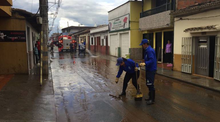 Alerta, La, Ceja, creciente, quebrada, La, Pereira: Alerta roja en La Ceja, por creciente de la quebrada La Pereira