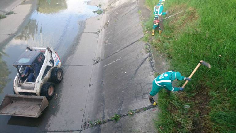 sistema drenaje Bogotá: Más de 300.000 toneladas de basuras removidas del drenaje de Bogotá