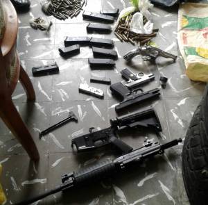 Armas de largo y corto alcance, municiones y estupefacientes incautados Armas de largo y corto alcance, municiones y estupefacientes incautados