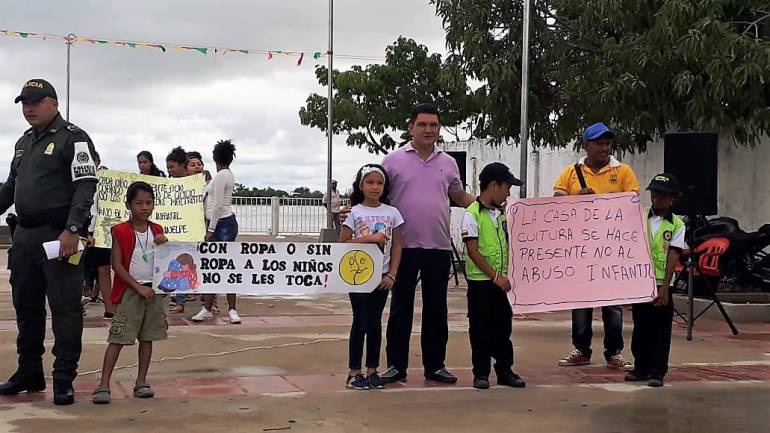 Cartagena violencia sexual infantil: Campaña contra maltratos y violencia sexual infantil en Rocha Bolívar