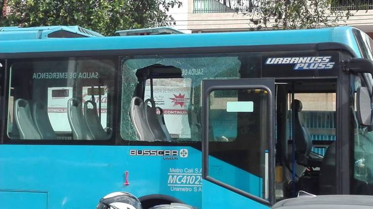 Emergencia en bus articulado del Mío: Nueve lesionados leves, dejo emergencia al interior de un Mío
