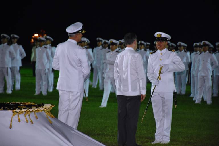 Asciende la primera oficial naval oriunda de Tierra Bomba Cartagena: Asciende la primera oficial naval oriunda de Tierra Bomba Cartagena