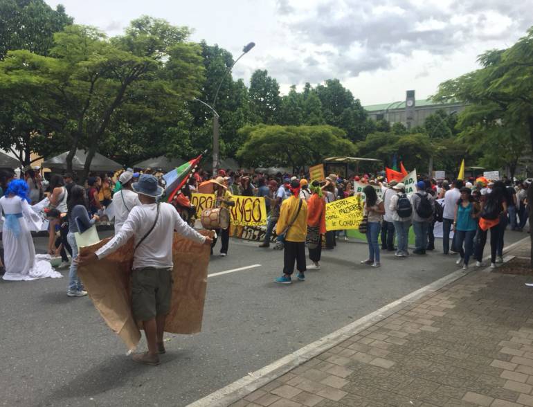 Comunidad indígena y pesqueros de Antioquia protestaron por Hidroituango