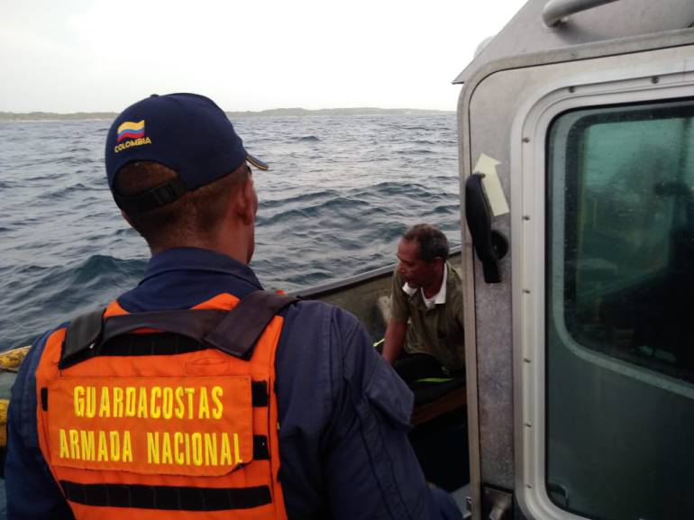 Armada Nacional busca a dos náufragos en aguas de las Islas del Rosario: Armada Nacional busca a dos náufragos en aguas de las Islas del Rosario