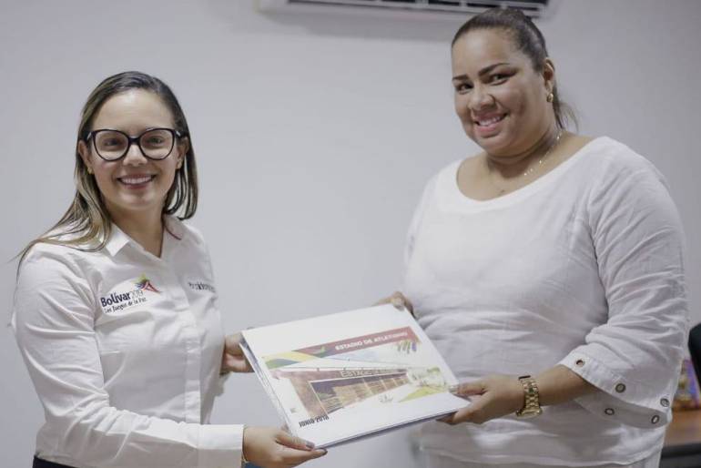 Hacen entrega oficial de diseños del complejo acuático y pista de atletismo: Hacen entrega oficial de diseños del complejo acuático y pista de atletismo