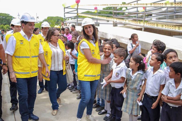 Ministra de Educación y Gobernador de Bolívar revisan obras en colegios: Ministra de Educación y Gobernador de Bolívar revisan obras en colegios