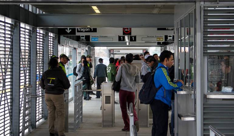 Colados en Transmilenio: Funcionarios no están para evitar colados en Transmilenio: Recaudo Bogotá
