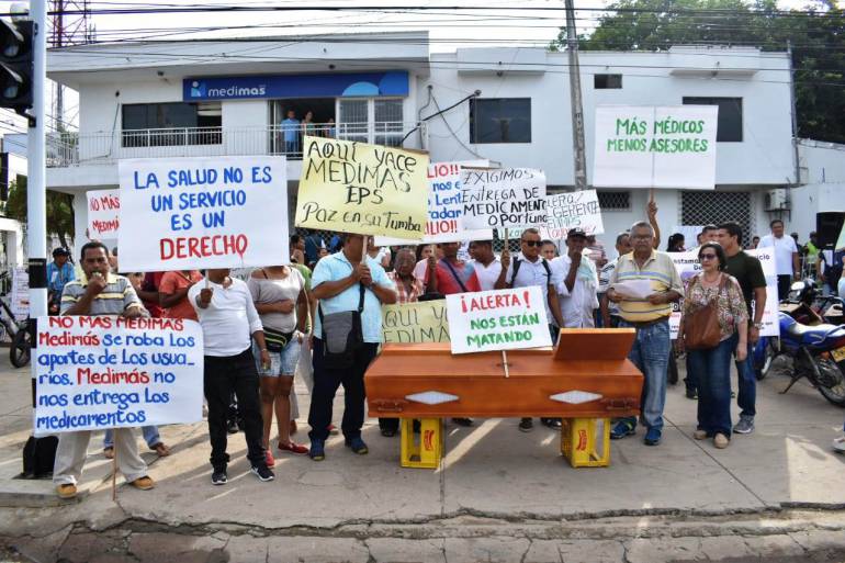 Magangueleños protestan por pésimo servicio de Medimás: Magangueleños protestan por pésimo servicio de Medimás