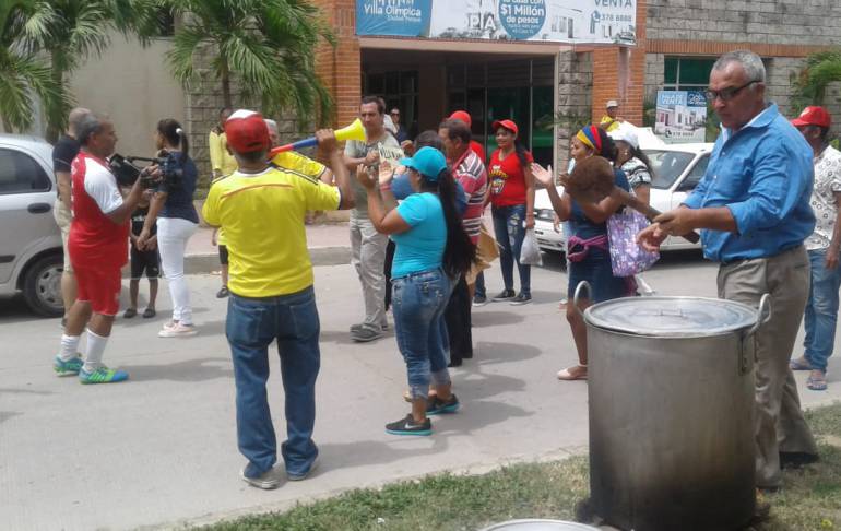 Con un sancocho protestan por falta de agua en Galapa