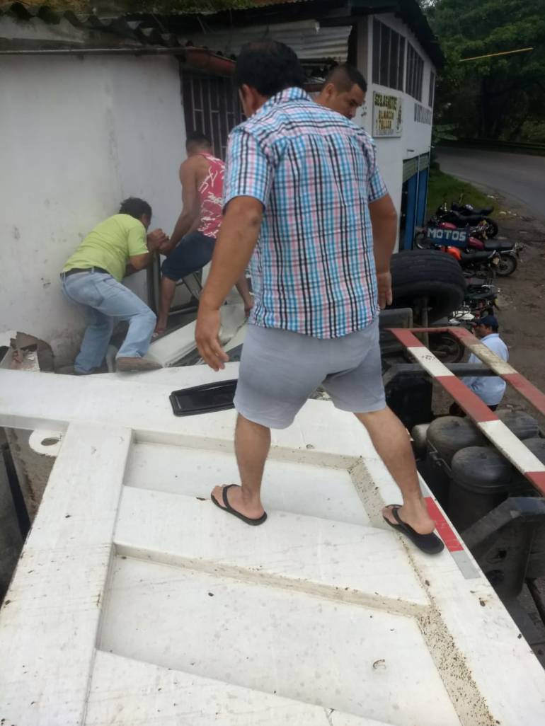 ACCIDENTE ARATOCA SANTANDER FRENOS CONDUCTOR: Conductor se salvó de milagro tras accidente en Aratoca