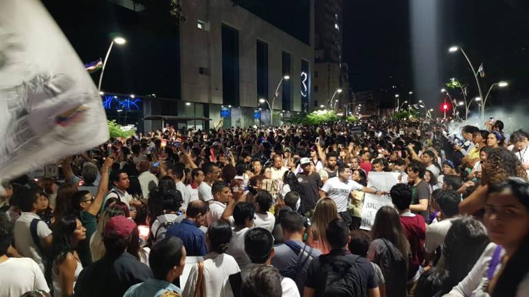 Velatón por homicidios de líderes sociales: Velatón en Cali para rechazar asesinatos de líderes sociales