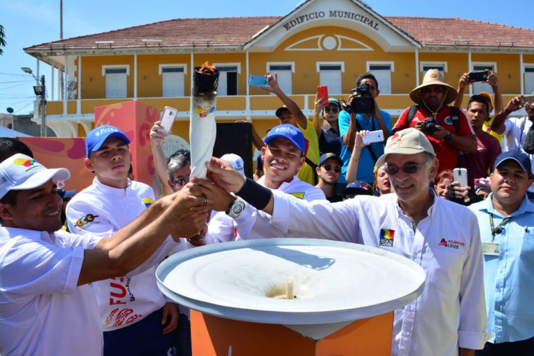 El goleador Carlos Bacca recibe el fuego centroamericano en Puerto Colombia: Carlos Bacca recibió el fuego centroamericano en Puerto Colombia