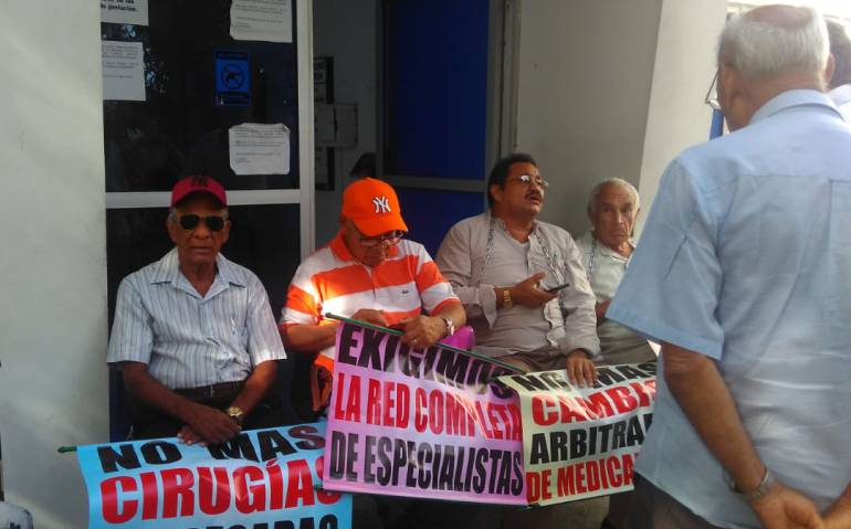 Pensionados en Cartagena protestan por mala atención médica: Pensionados en Cartagena protestan por mala atención médica