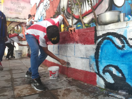 Los jóvenes son hinchas del junior Los jóvenes son hinchas del junior