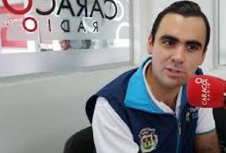 POLÉMICA, PELEA, ENFRENTAMIENTO: “No voy a entrar a polemizar con una persona que me triplica en edad”