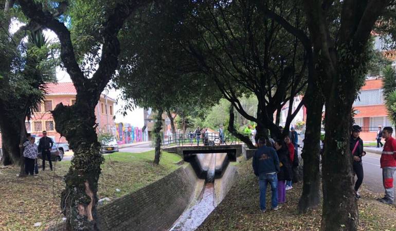 Investigan la muerte de ‘comando’ en un caño en el Parkway, Bogotá