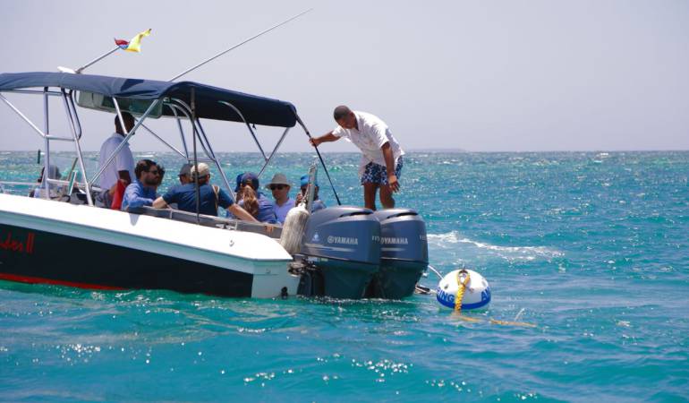Islas del Rosario: Visitantes de Islas del Rosario, a cargar basura de regreso a tierra firme