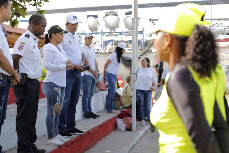 Entregan dotación a salvavidas de Cartagena