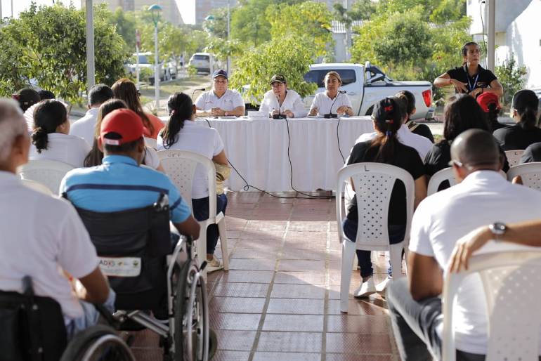 Alcaldía de Cartagena despachó en el barrio Huellas de Alberto Uribe