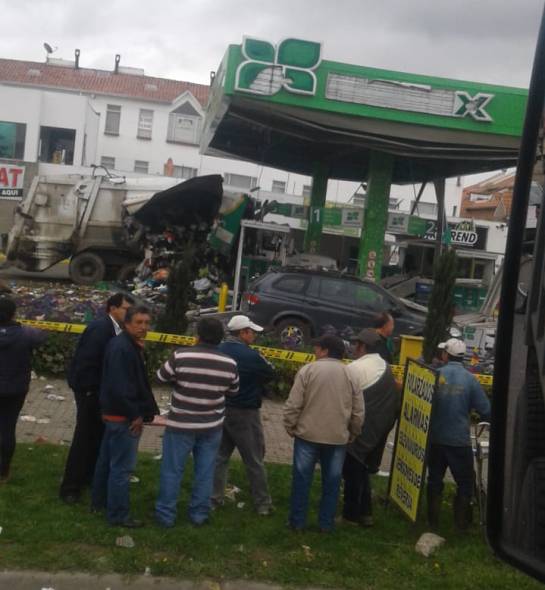 Explosiones: Ocho heridos por fuerte explosión en estación de gasolina en Chía Explosiones: Ocho heridos por fuerte explosión en estación de gasolina en Chía
