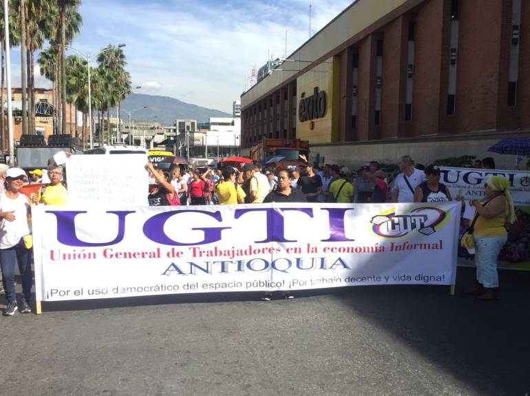 Vneteros,ambulantes,Medellín,protestan,obras,centro: Venteros ambulantes de Medellín protestan por obras en el centro