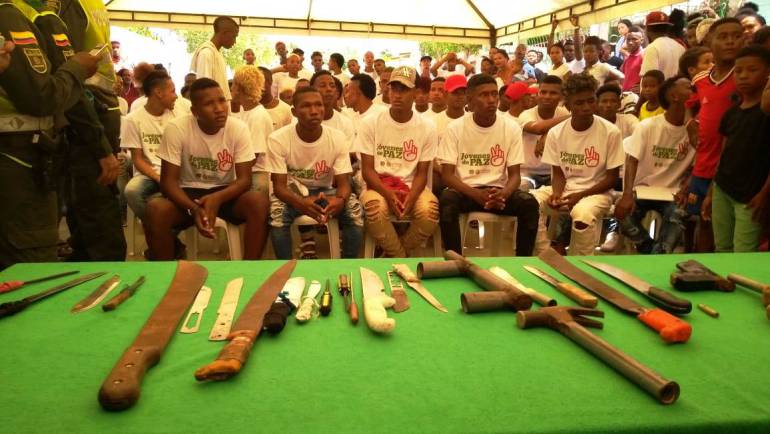Tres pandillas de Cartagena firman pacto de no agresión y entrega de armas: Tres pandillas de Cartagena firman pacto de no agresión y entrega de armas