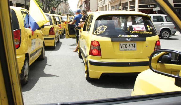 Ley para taxis: Alcaldía de Bogotá pide al Consejo de Estado legalizar tabletas para taxis