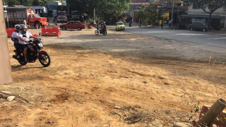 OBRAS VIAS VIRGEN LA CEMENTO - PEAJE RIONEGRO DOBLE CALZADA NORTE: En un año se intervendrán obras inconclusas de Autopistas de Santander