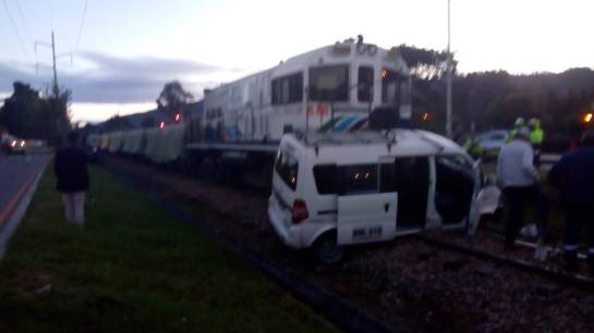 Accidentes tráfico: Seis heridos deja accidente de tren con vehículo particular en Bogotá Accidentes tráfico: Seis heridos deja accidente de tren con vehículo particular en Bogotá