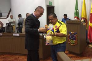 Asamblea de Risaralda condecoró a Gustavo 'El Tato' Sanint Asamblea de Risaralda condecoró a Gustavo 'El Tato' Sanint
