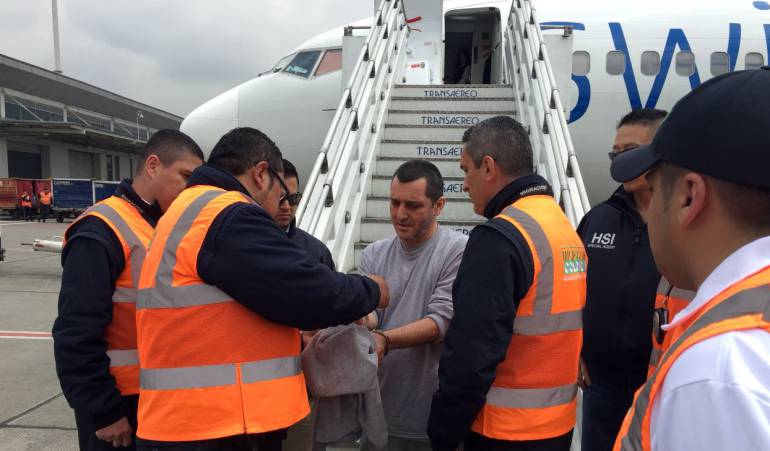 Funcionario, migraciín, narco: Funcionario de Migración habría ayudado a un narco a ingresar al país