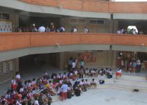 En el municipio de Pueblo Nuevo se incendió un bus con estudiantes a bordo