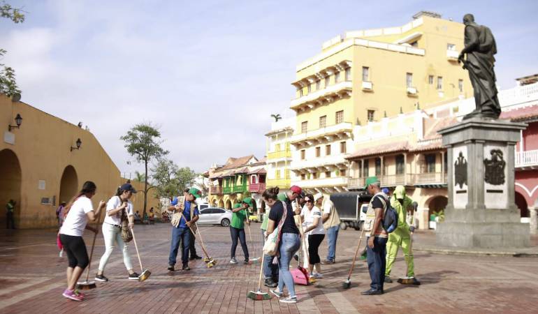 Turismo limpio en Cartagena: Adelantan limpieza de la plaza de los Coches en Cartagena