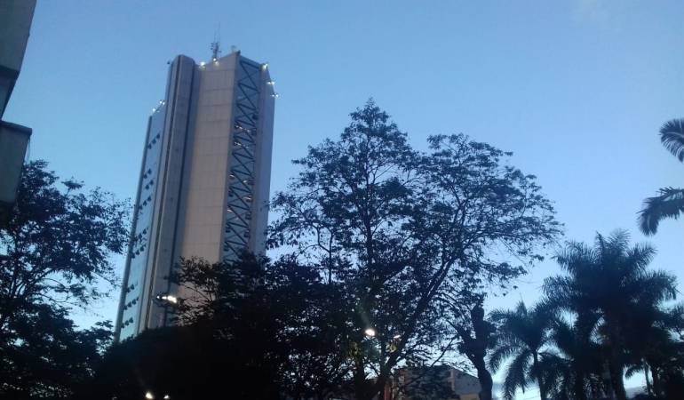 De lunes a viernes escuche 1150AM Las noticias de la región