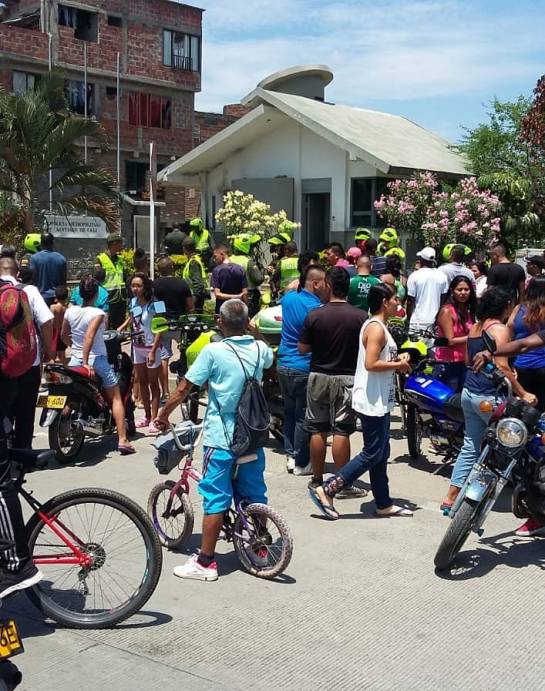 Atentado con granada se registra en un CAI en el oriente de Cali Atentado con granada se registra en un CAI en el oriente de Cali