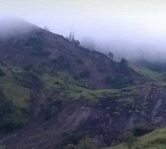 Derrumbes entre La Calera y Choachi. Derrumbes entre La Calera y Choachi.