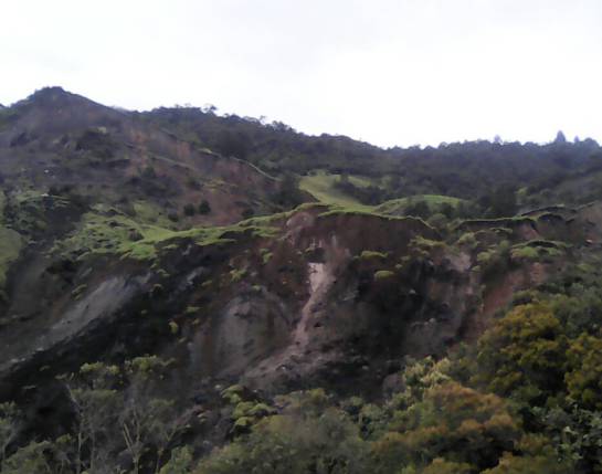 Derrumbes entre La Calera y Choachi. Derrumbes entre La Calera y Choachi.