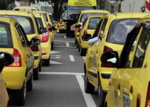 Hallan cuerpo de conductor en taxi incinerado en Bogotá