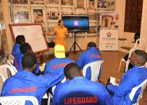 Salvavidas de Cartagena reciben clases de inglés