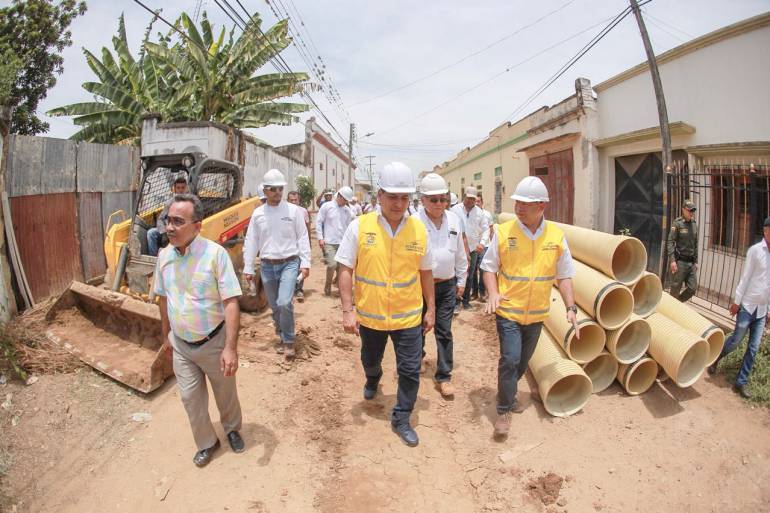 Gobernador inspecciona obras de alcantarillado de El Carmen de Bolívar: Gobernador inspecciona obras de alcantarillado de El Carmen de Bolívar