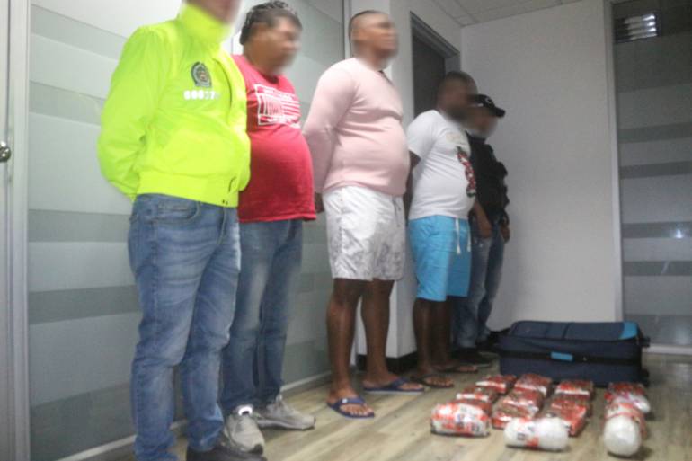 En hotel en el sur de Cartagena capturan tres personas con 15 kilos de coca: En hotel en el sur de Cartagena capturan tres personas con 15 kilos de coca